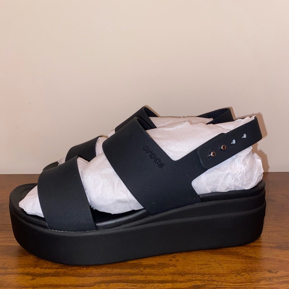 Crocs Brooklyn Low Wedge Black Size 7 NWT - Picture 2 of 4
